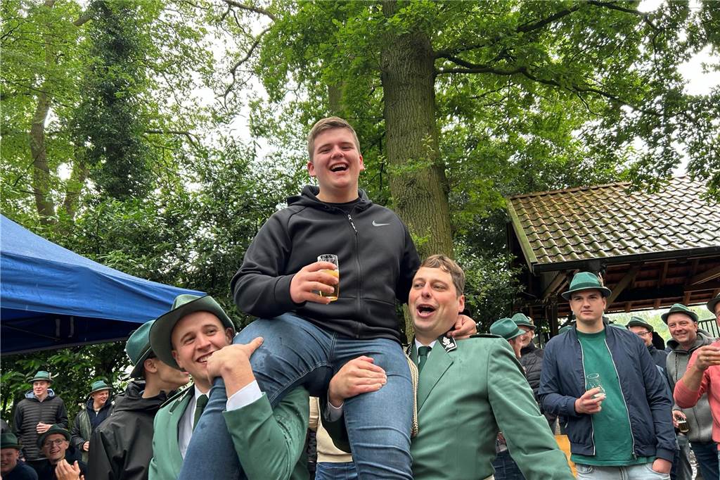 Trotz des Regenwetters war die Stimmung beim Schützenfest in Ellewick-Crosewick ungebrochen gut.