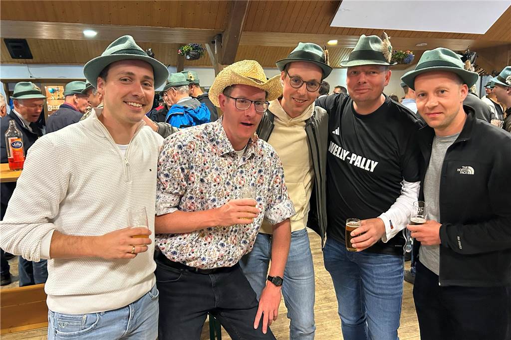 Trotz des Regenwetters war die Stimmung beim Schützenfest in Ellewick-Crosewick ungebrochen gut.