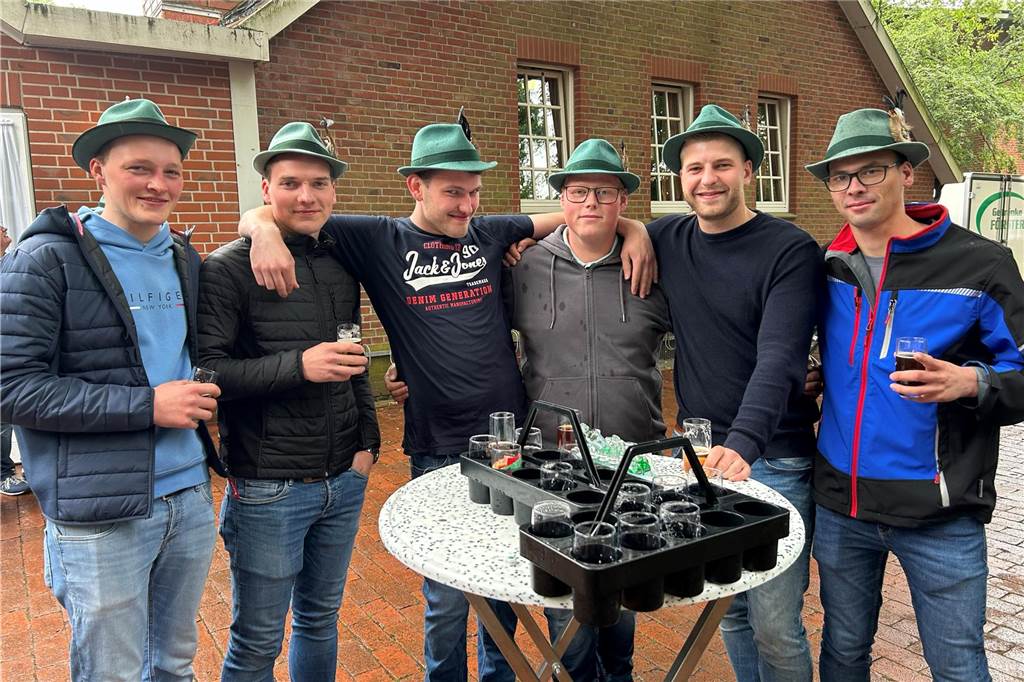 Trotz des Regenwetters war die Stimmung beim Schützenfest in Ellewick-Crosewick ungebrochen gut.