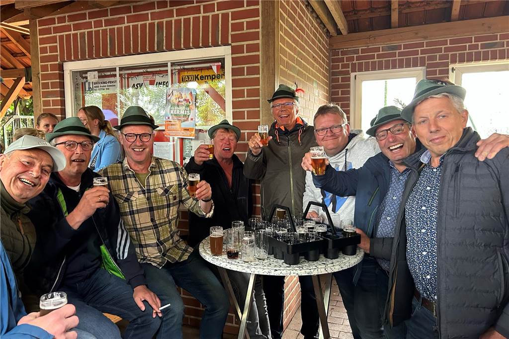 Trotz des Regenwetters war die Stimmung beim Schützenfest in Ellewick-Crosewick ungebrochen gut.