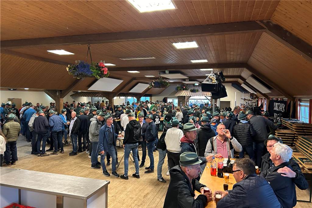 Trotz des Regenwetters war die Stimmung beim Schützenfest in Ellewick-Crosewick ungebrochen gut.