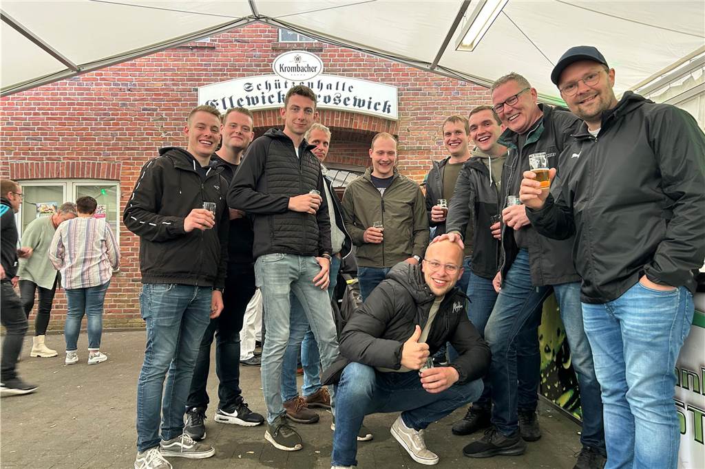 Trotz des Regenwetters war die Stimmung beim Schützenfest in Ellewick-Crosewick ungebrochen gut.