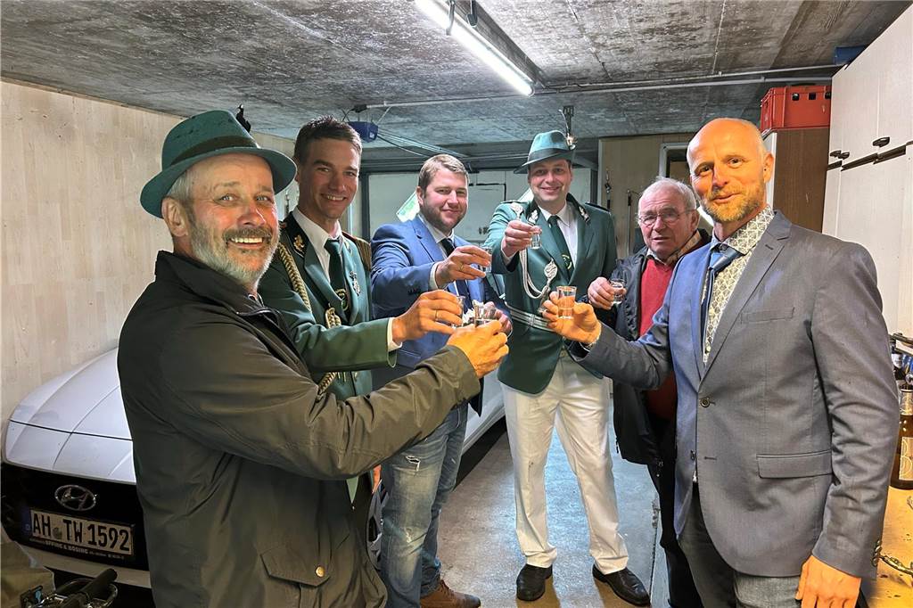Trotz des Regenwetters war die Stimmung beim Schützenfest in Ellewick-Crosewick ungebrochen gut.