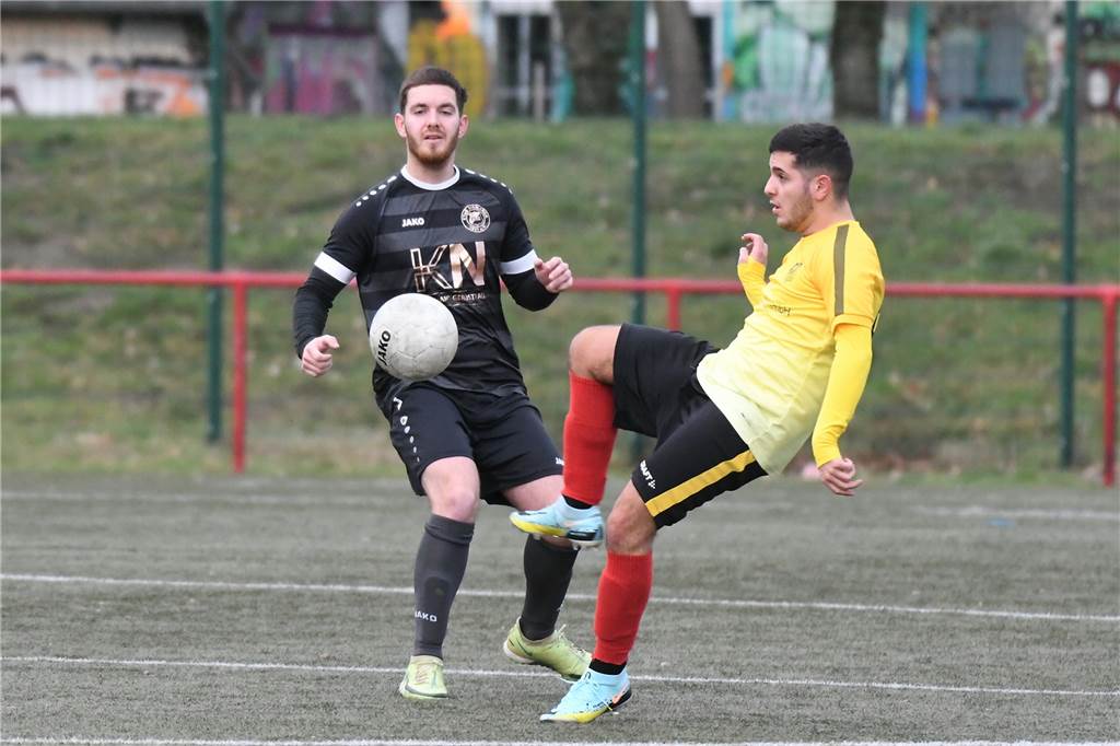 Trotz einer 2:0-Pausenführung musste sich die SG Victoria/Sportfreunde II (Kreisliga B) dem ETuS Bismarck II aus der Gelsenkirchener Kreisliga C2 mit 3:4 geschlagen geben. Für die SG trafen Kerim Akar (2) und Emre Atmaca.