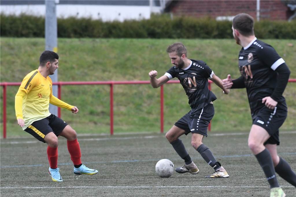 Trotz einer 2:0-Pausenführung musste sich die SG Victoria/Sportfreunde II (Kreisliga B) dem ETuS Bismarck II aus der Gelsenkirchener Kreisliga C2 mit 3:4 geschlagen geben. Für die SG trafen Kerim Akar (2) und Emre Atmaca.