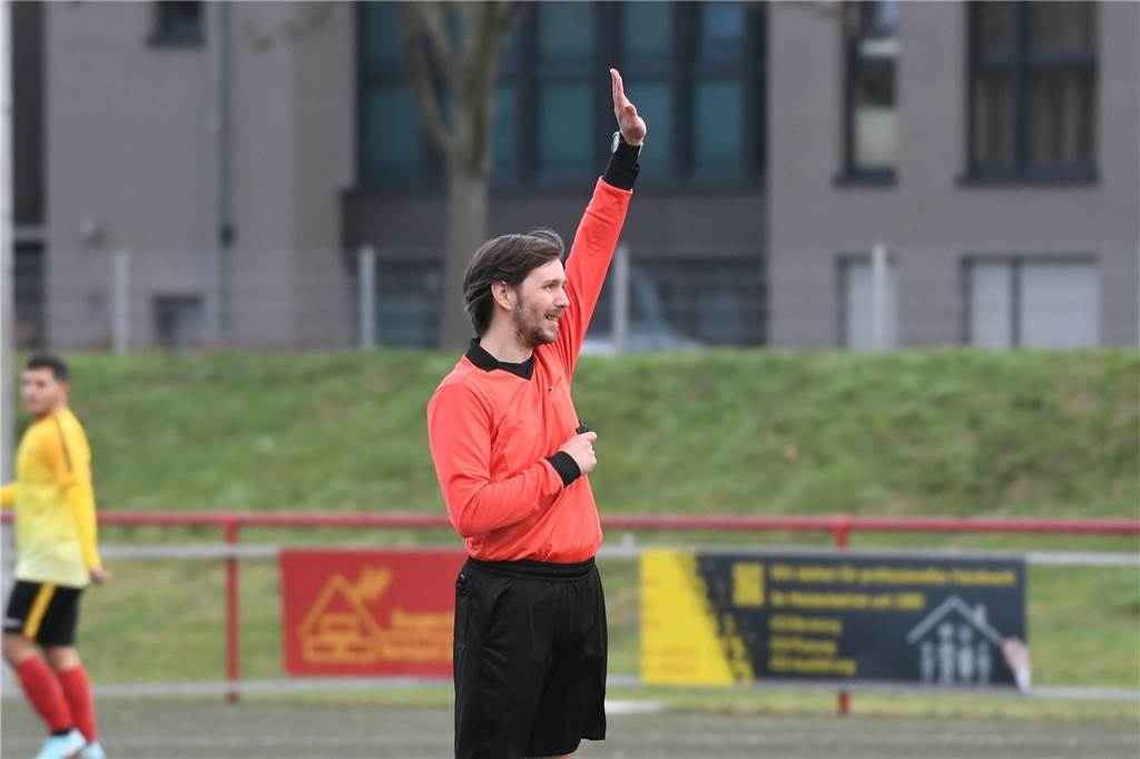 Trotz einer 2:0-Pausenführung musste sich die SG Victoria/Sportfreunde II (Kreisliga B) dem ETuS Bismarck II aus der Gelsenkirchener Kreisliga C2 mit 3:4 geschlagen geben. Für die SG trafen Kerim Akar (2) und Emre Atmaca.
