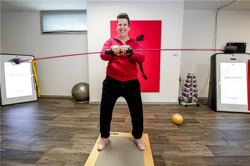 Anke Schrimpf ist eine starke Unternehmerin Trotz einer Krebsdiagnose hat die 42-jährige Anke Schrimpf sich nicht davon unterkriegen lassen, weiter als Unternehmerin ihre Fitnessstudios zu leiten. Im Gegenteil: Die Arbeit habe ihr Kraft gegeben.