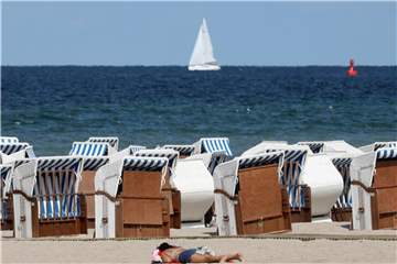 Trotz einer leichten Abkühlung sind die Wassertemperaturen in der Nord- und Ostsee noch angenehm. Foto: Bernd Wüstneck
