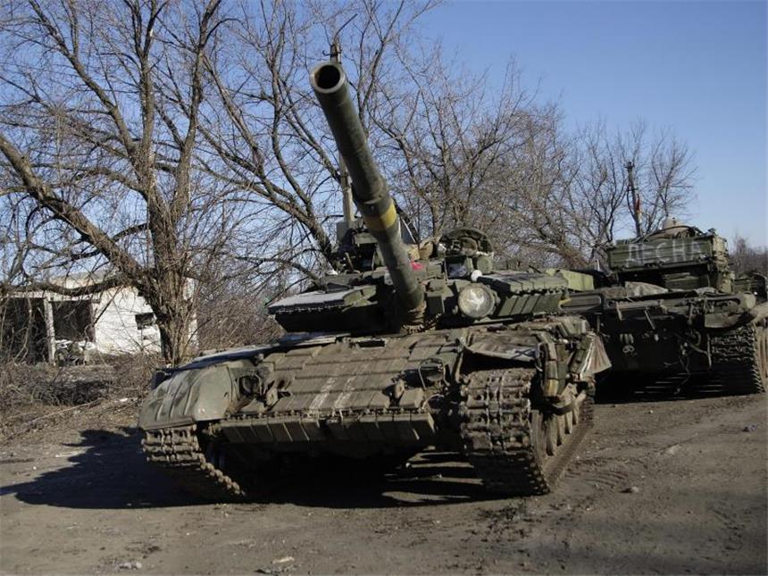 Separatisten kündigen Abzug schwerer Militärtechnik an Trotz einer Vereinbarung wollen Separatisten und Armee vorerst nicht mit dem Abzug schwerer Waffen im Kriegsgebiet Ostukraine beginnen. Foto: Alexander Ermochenko