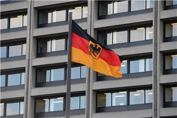 Trotz eines schwächeren Wachstums zum Jahresende 2017 hält der Boom der deutschen Wirtschaft an. Foto: Arne Dedert