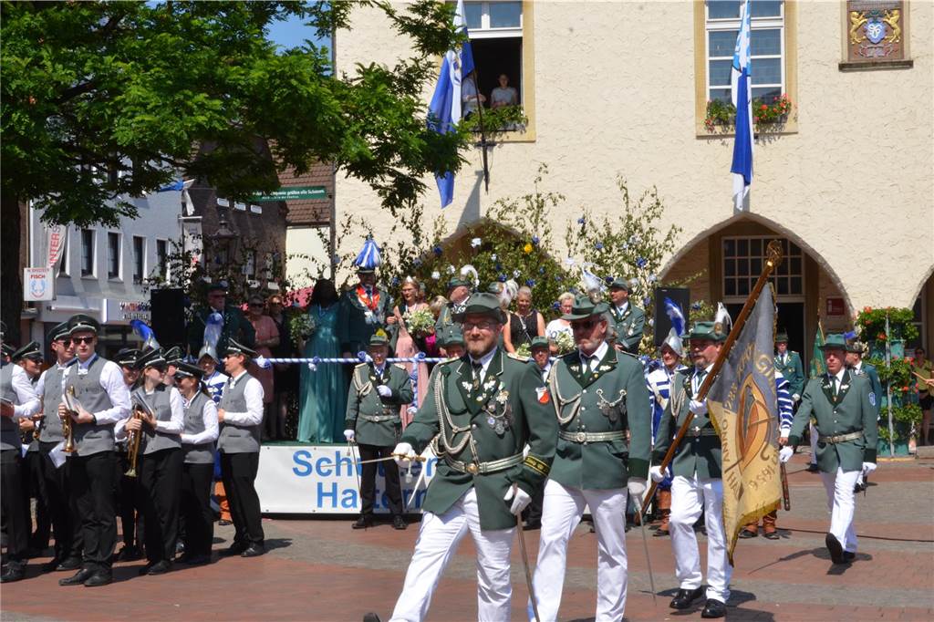 Ausmarsch der Fahnen