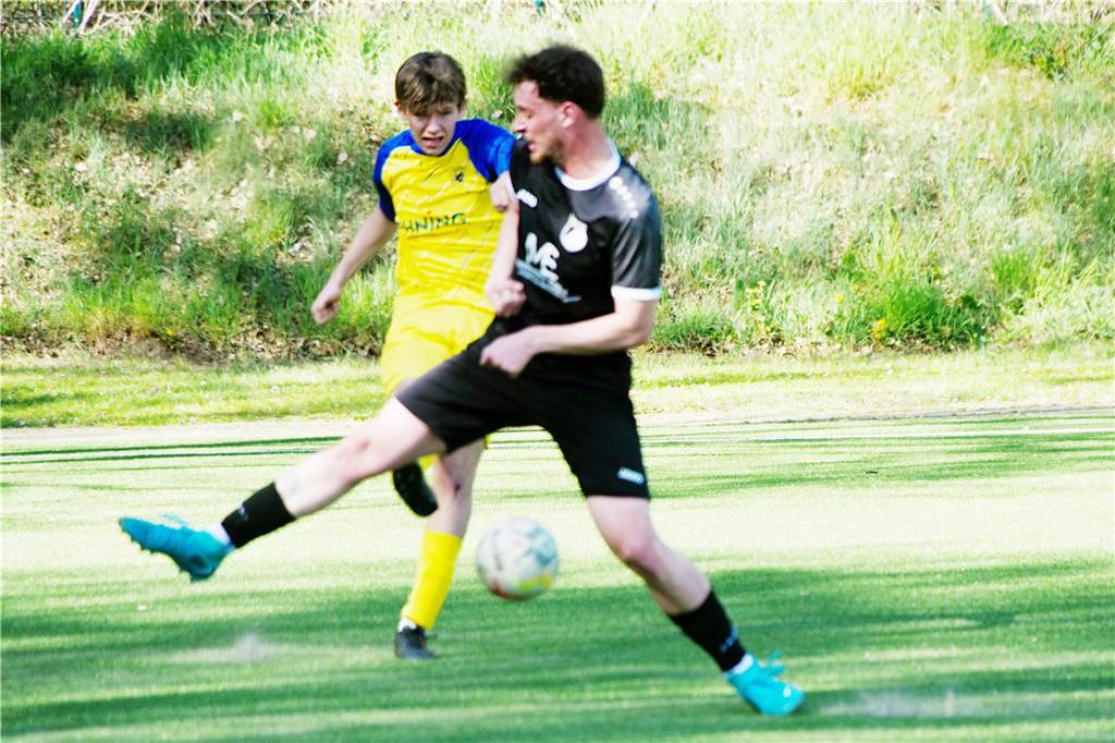 Trotz längerer Unterzahl in Halbzeit zwei gewann der SV Lippramsdorf souverän mit 4:1 gegen Adler Weseke.