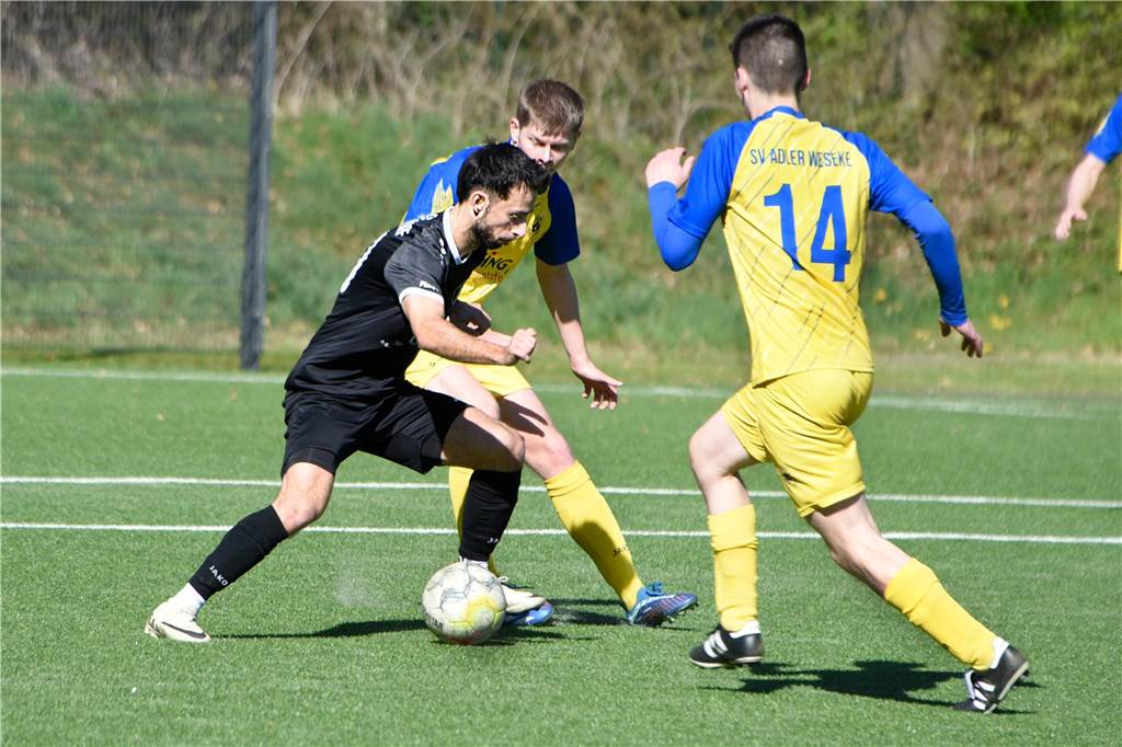 Trotz längerer Unterzahl in Halbzeit zwei gewann der SV Lippramsdorf souverän mit 4:1 gegen Adler Weseke.