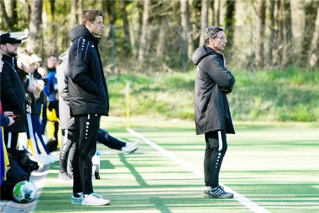 Trotz längerer Unterzahl in Halbzeit zwei gewann der SV Lippramsdorf souverän mit 4:1 gegen Adler Weseke.