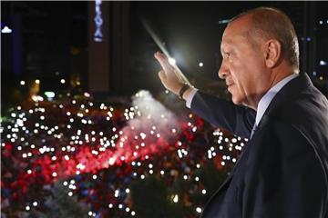 Trotz Manipulationsvorwürfen der Opposition hat sich der türkische Staatspräsident noch vor dem Ende der Auszählung zum Sieger der Präsidentenwahl erklärt. Foto: POOL Presidency Press Service/AP