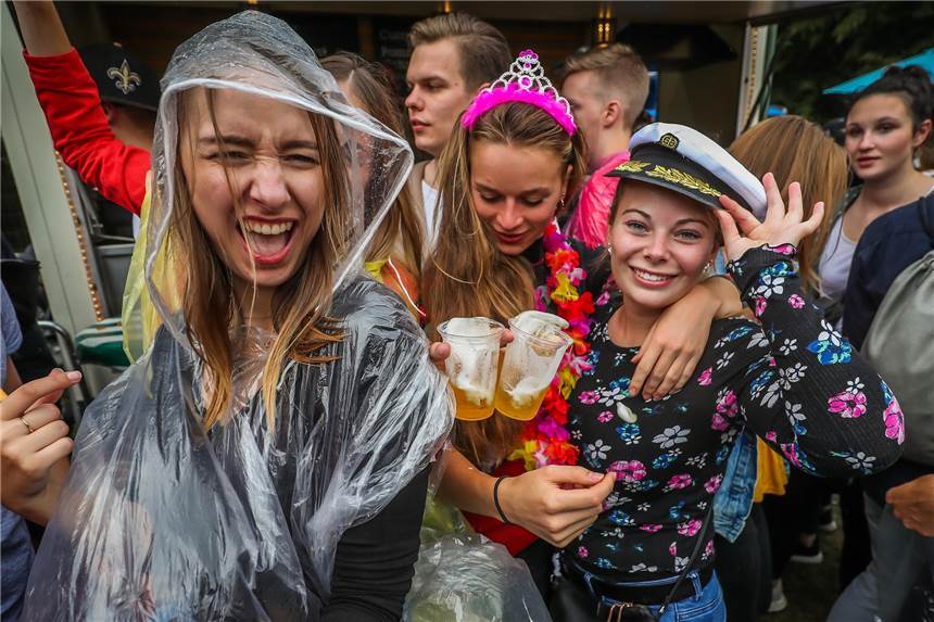 Gute Stimmung trotz Regen: Das sind die besten Bilder von Dortmund Olé 2019 Trotz Regens am frühen Abend hat die Stimmung bei den Schlagerfans bei Dortmund Olé gekocht.