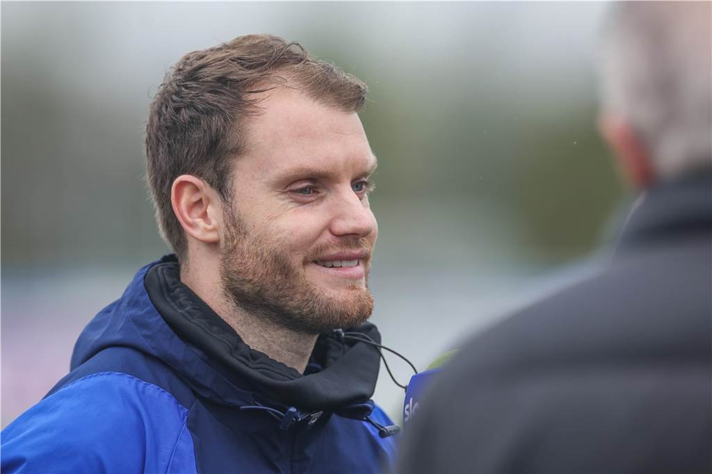 Thomas Ouwejan und sein Herzenswunsch: Trotz schwieriger Lage mit Schalke 04 kann Thomas Ouwejan manchmal auch noch ein bisschen lächeln.