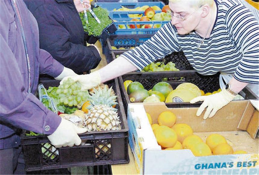 Tafel in Lünen meldet "tumultartige Zustände" Trotz Unterstützung von großen Supermärkten kommt die Lüner Tafel an ihre Grenzen.