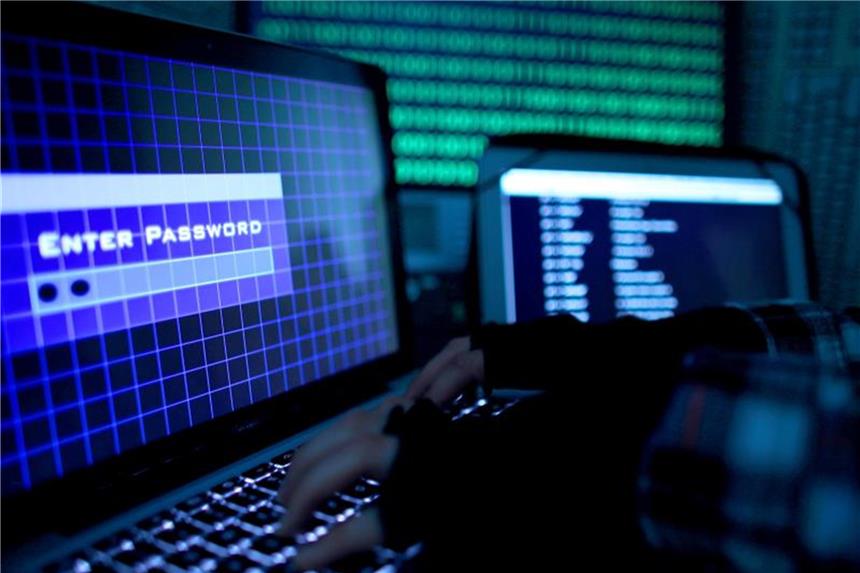 Trotz wachsender Unsicherheit ist die Zahl der wahrgenommenen Sicherheitsfälle, etwa durch Phishing-Attacken, Betrug beim Online-Einkauf oder Cybermobbing nahezu konstant geblieben. Foto: Oliver Berg