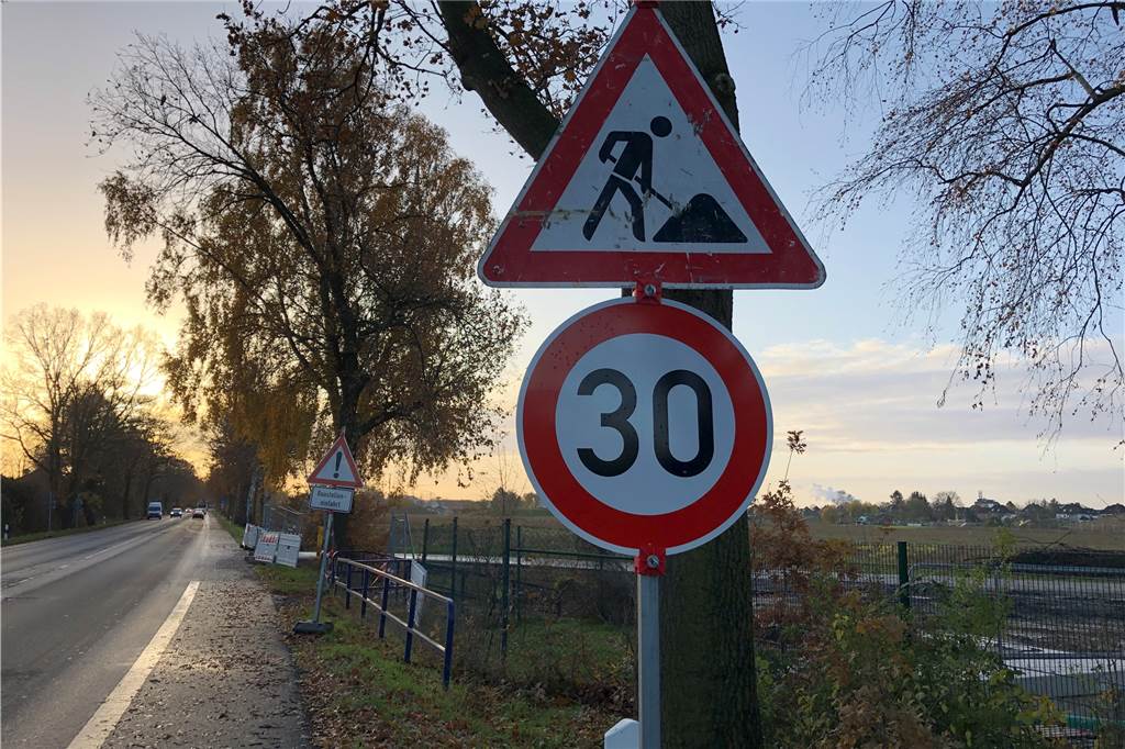Münsterlandstraße in Selm: Bauverkehr wird weniger - steigt das Tempo jetzt? Trotz weniger Bauverkehr gilt auf der Münsterlandstraße weiter Tempo 30.