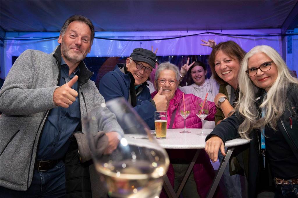 Trotz weniger Besucher war die Stimmung gut. Die zwei DJs Stock und Oswood legten auf und die Anwesenden tanzen bis zum Schluss. 