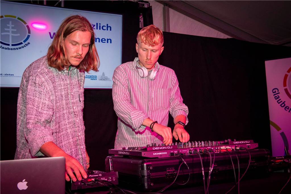 Trotz weniger Besucher war die Stimmung gut. Die zwei DJs Stock und Oswood legten auf und die Anwesenden tanzen bis zum Schluss. 