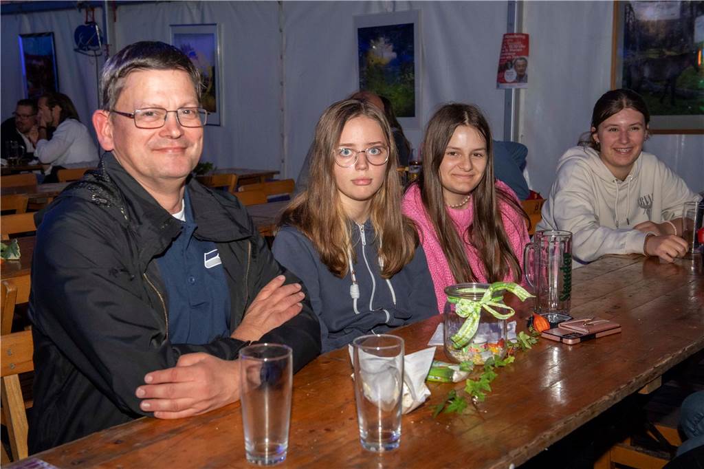 Trotz weniger Besucher war die Stimmung gut. Die zwei DJs Stock und Oswood legten auf und die Anwesenden tanzen bis zum Schluss. 
