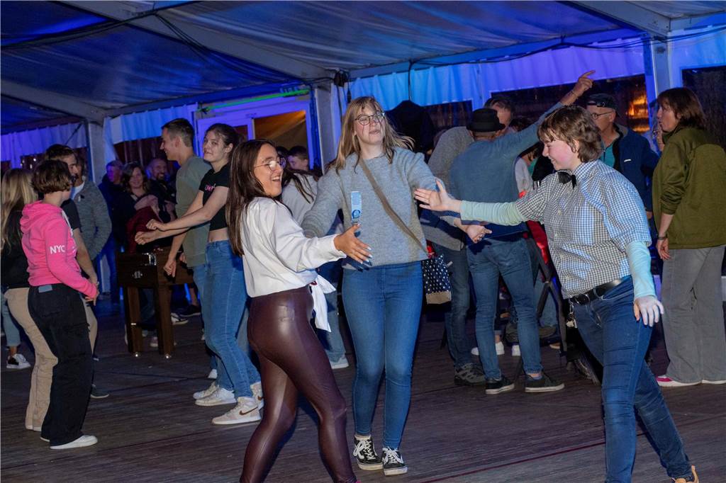 Trotz weniger Besucher war die Stimmung gut. Die zwei DJs Stock und Oswood legten auf und die Anwesenden tanzen bis zum Schluss. 