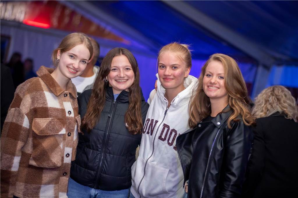 Trotz weniger Besucher war die Stimmung gut. Die zwei DJs Stock und Oswood legten auf und die Anwesenden tanzen bis zum Schluss. 