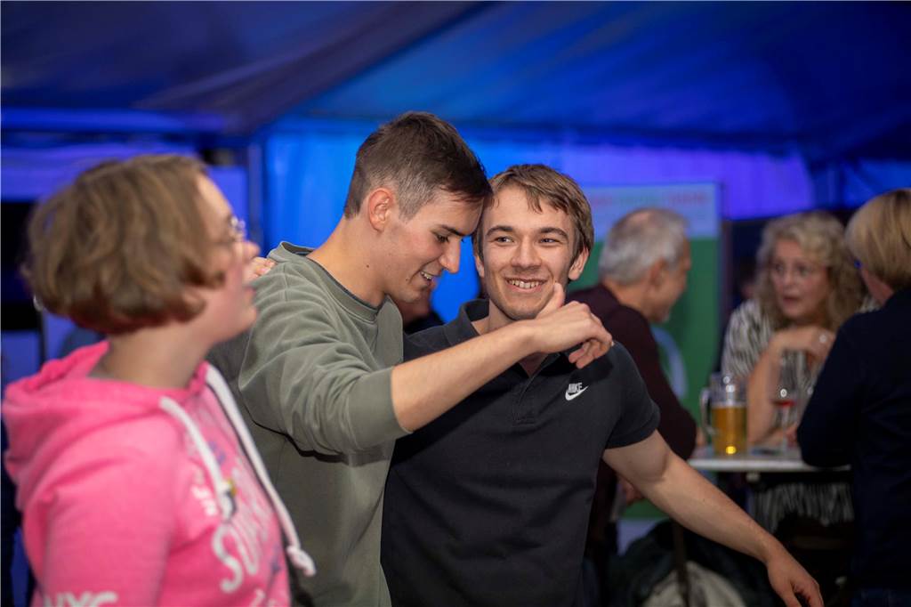 Trotz weniger Besucher war die Stimmung gut. Die zwei DJs Stock und Oswood legten auf und die Anwesenden tanzen bis zum Schluss. 
