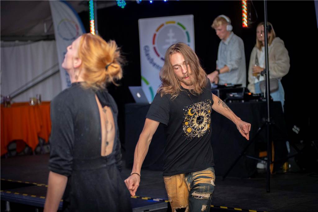 Trotz weniger Besucher war die Stimmung gut. Die zwei DJs Stock und Oswood legten auf und die Anwesenden tanzen bis zum Schluss. 