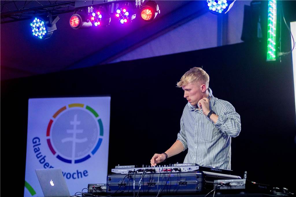 Trotz weniger Besucher war die Stimmung gut. Die zwei DJs Stock und Oswood legten auf und die Anwesenden tanzen bis zum Schluss. 