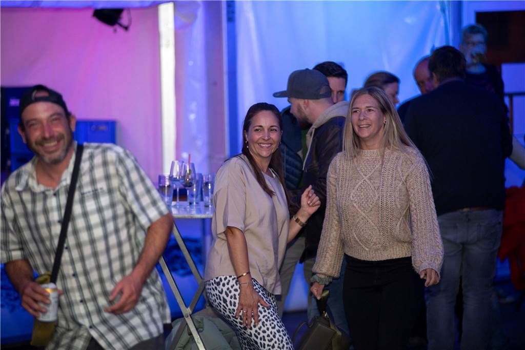 Trotz weniger Besucher war die Stimmung gut. Die zwei DJs Stock und Oswood legten auf und die Anwesenden tanzen bis zum Schluss. 