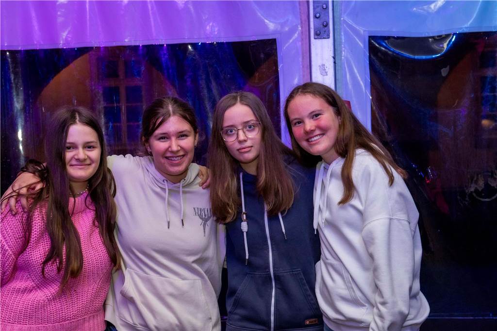 Trotz weniger Besucher war die Stimmung gut. Die zwei DJs Stock und Oswood legten auf und die Anwesenden tanzen bis zum Schluss. 