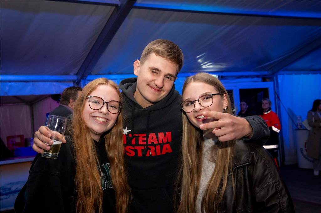 Trotz weniger Besucher war die Stimmung gut. Die zwei DJs Stock und Oswood legten auf und die Anwesenden tanzen bis zum Schluss. 