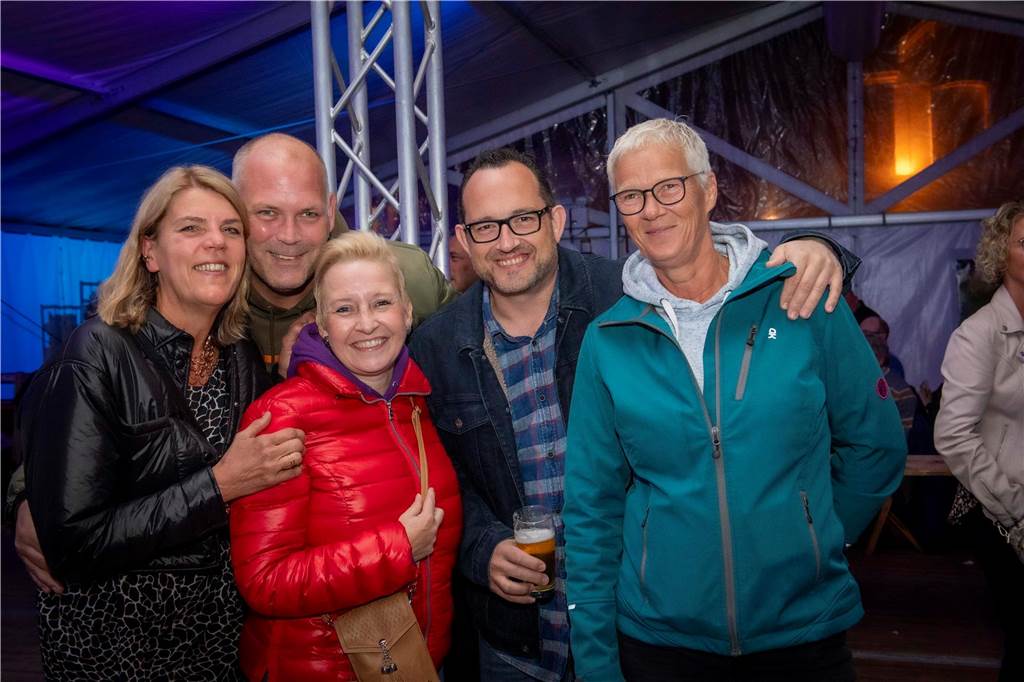 Trotz weniger Besucher war die Stimmung gut. Die zwei DJs Stock und Oswood legten auf und die Anwesenden tanzen bis zum Schluss. 