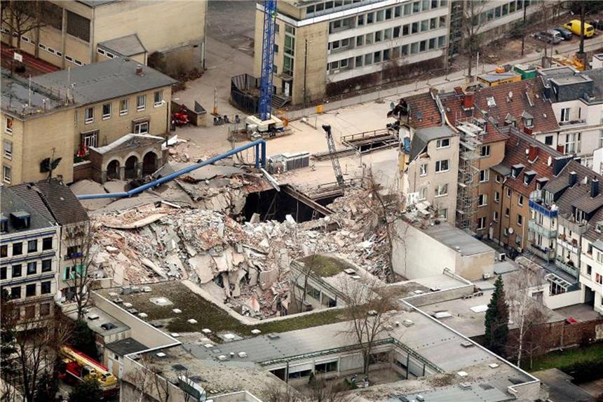 Kölner Stadtarchiv: Augenzeugen schildern Einsturz Trümmer des eingestürzten historischen Stadtarchivs. Foto: Oliver Berg/Archiv