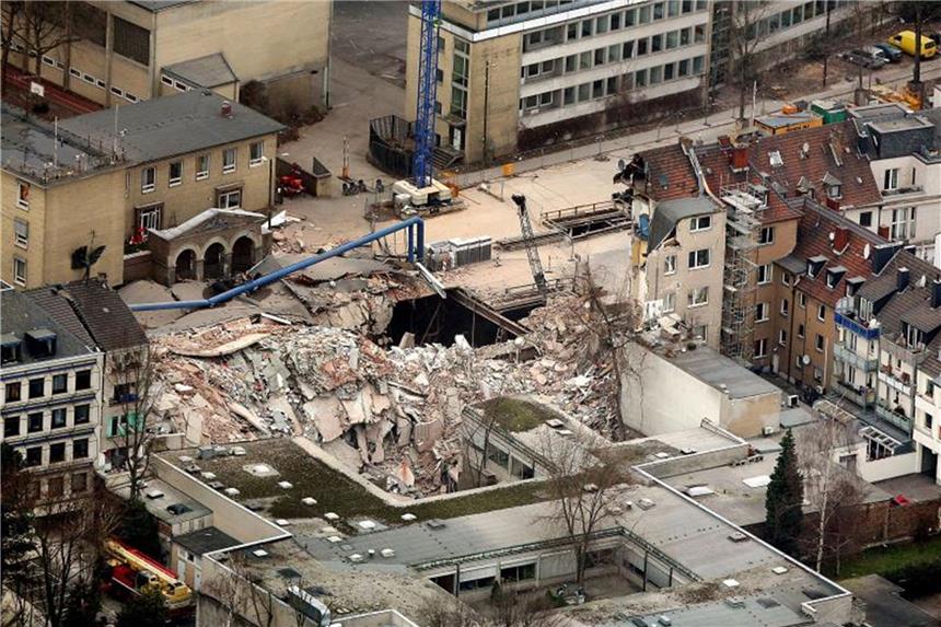Prozess um Kölner Archiv-Einsturz könnte vor Neustart stehen Trümmer liegen an der Stelle, an der sich das historische Stadtarchiv befand. Foto: O. Berg/Archiv
