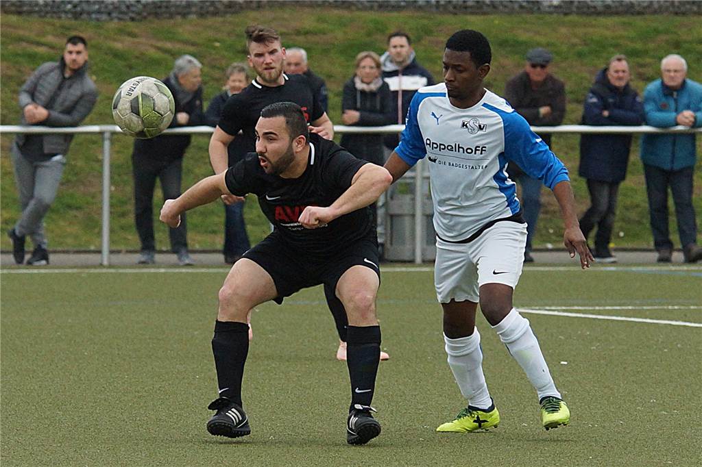 Reaktionen zur Annullierung: „Wir hätten uns das stumpfe Laufengehen sparen können“ TSC-Kapitän Cengiz Duman (l.) nervt es, dass er seit einem halben Jahr nicht mehr seinem Hobby nachgehen kann.
