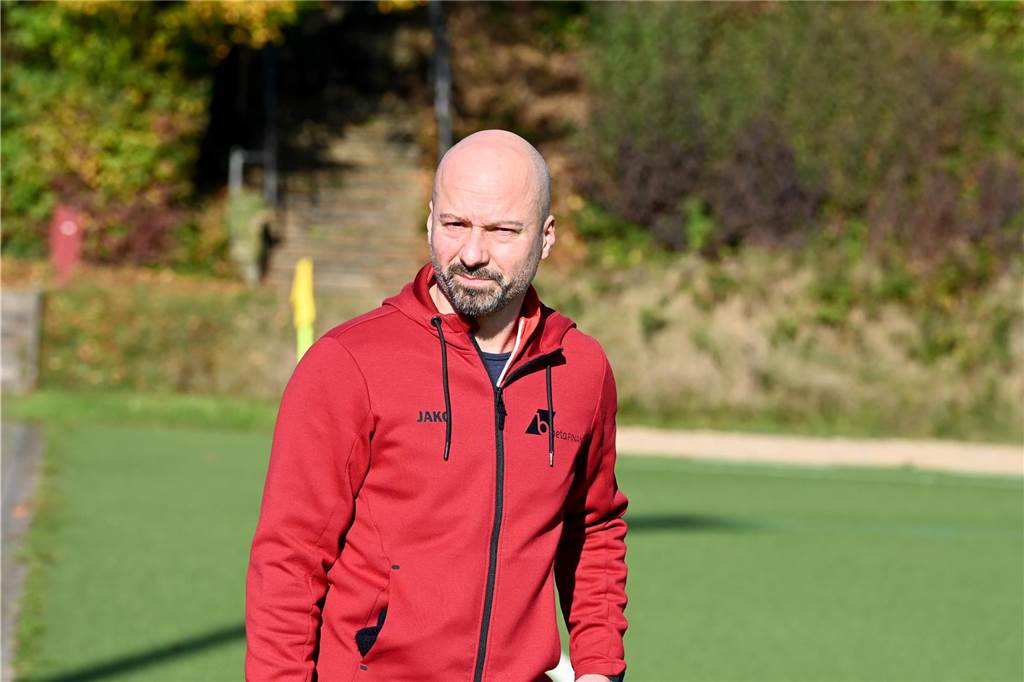 TSC Kamen marschiert munter weiter: Zwei Spieler erhalt nach Acht-Tore-Match ein Sonderlob TSC-Trainer Dogan Okumak sah einen verdienten Sieg gegen die TuRa-Reserve.