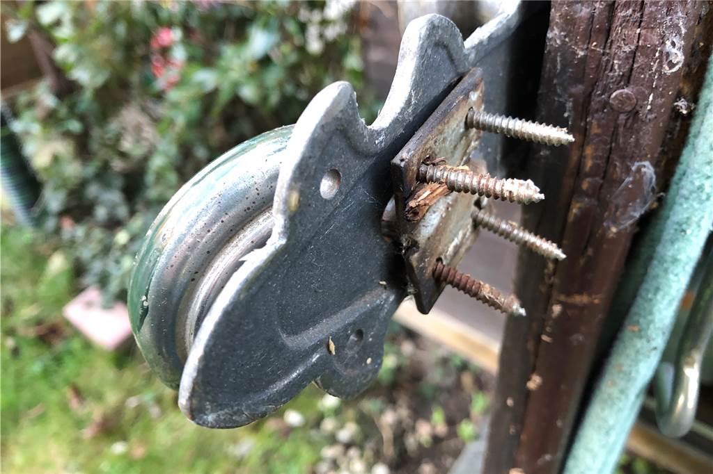 Türen zu Schuppen und Hütten haben die Einbrecher aufgebrochen.