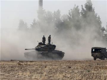 Türkische Panzer an der Grenze zu Syrien. Foto: Sedat Suna