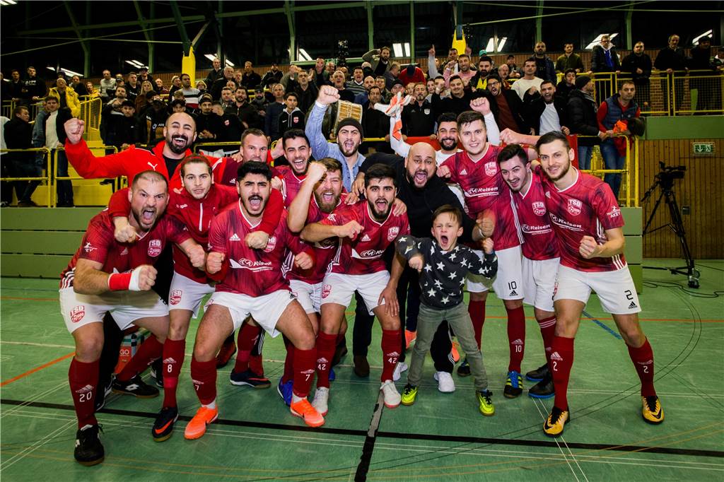 Das sind die (fiktiven) Wettquoten auf den Titelgewinner der Hallenfußball-Stadtmeisterschaft Türkspor Dortmund hat große Chancen auf den Titel.