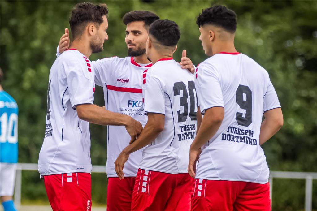Türkspor auf dem Weg zur Supermacht im Dortmunder Fußball: Neue Jugendteams bieten große Chance Türkspor Dortmund trainiert am Mendesportplatz. Dort trägt der Klub auch seine Heimspiele aus.
