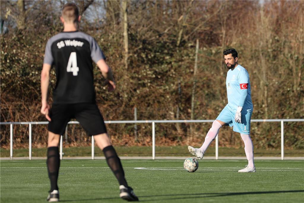 Türkspor stolpert im Aufstiegskampf der Landesliga - ein Spieler verhindert Schlimmeres Türkspor-Keeper Muhammed Acil (r.) erwischte in Horsthausen einen guten Tag.