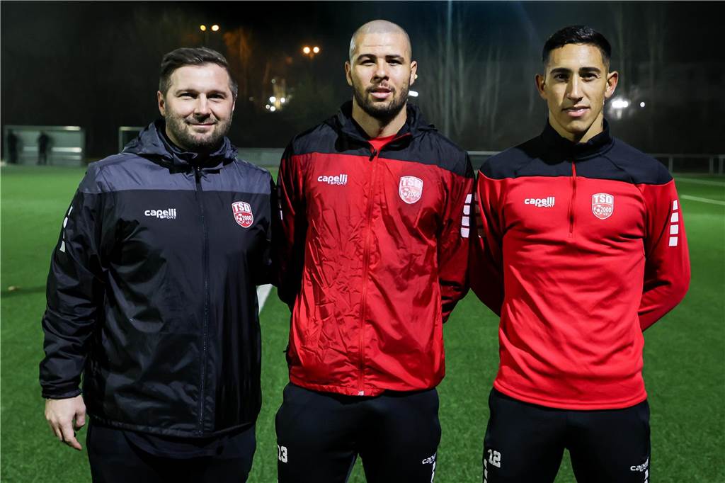 Türkspor Dortmund hat zwei überraschende Rückkehrer: „Auf deren Körper kann man neidisch sein“ Türkspor-Trainer Sebastian Tyrala (v.l.) freut sich mit Matheus Lucas Souza Mendes und Matues Ayala Cardoniz auf die Zusammenarbeit.