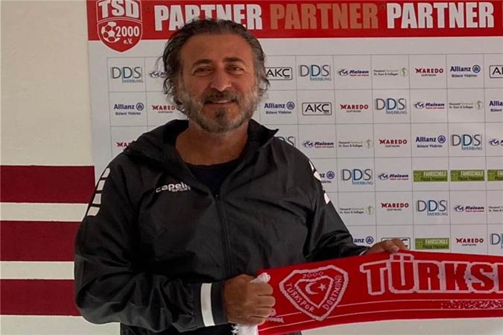 Bleibt Dimitrios Kalpakidis bei Türkspor Dortmund? Der Präsident sagt nicht Ja Türkspors Präsident Dr. Akin Kara bestätigt noch nicht, dass Dimitrios Kalpakidis bleibt.