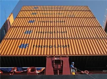 TUI-Großaktionär John Fredriksen verlangt die rasche Trennung von Hapag-Lloyd.