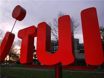 TUI Travel hat im ersten Halbjahr die Verluste verringert.