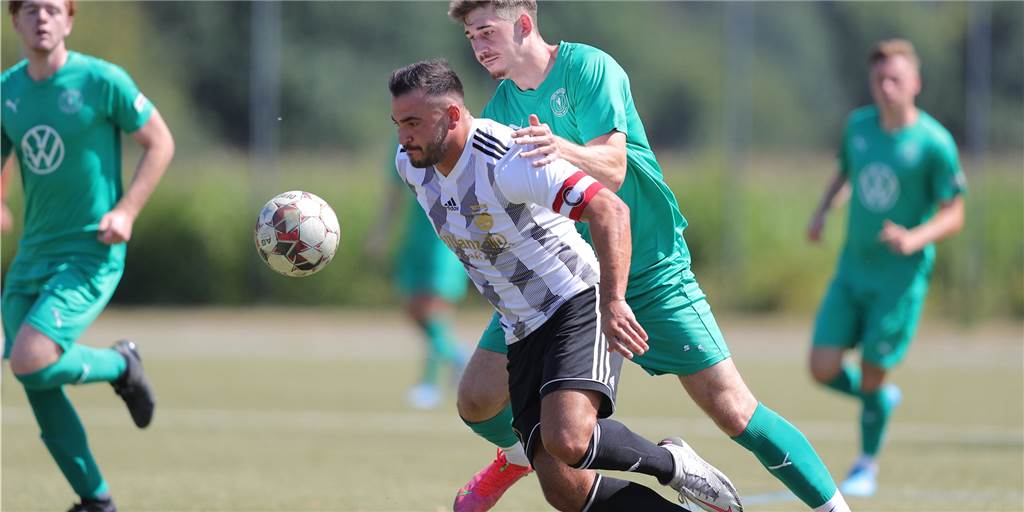 Tunahan Sari und Eintracht Werne kurz vor Pflichtspielstart: „Die Mannschaft wird noch stärker“ Tunahan Sari (in weiß) steht mit Eintracht Werne kurz vor dem Pflichtspielstart.